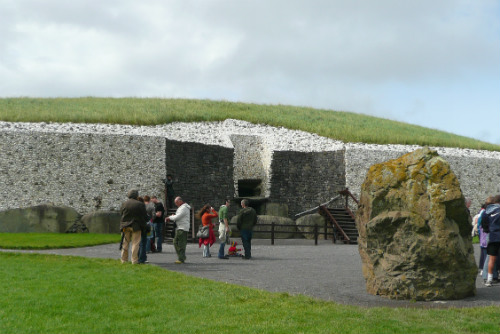 newgrange-neolithic-tomb-ireland_ohdi51