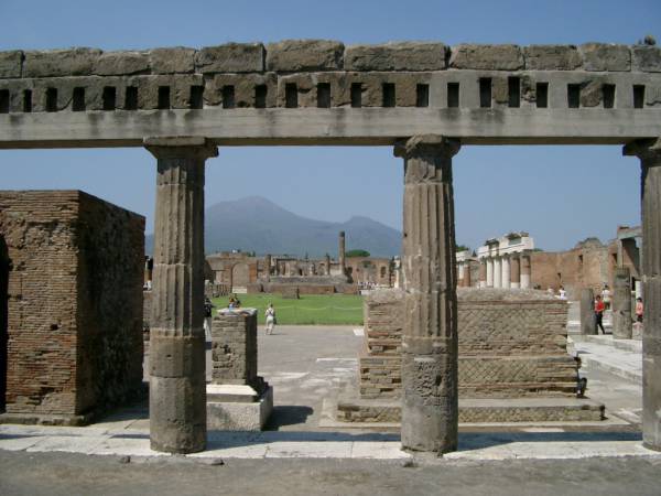 Pompei colonnade