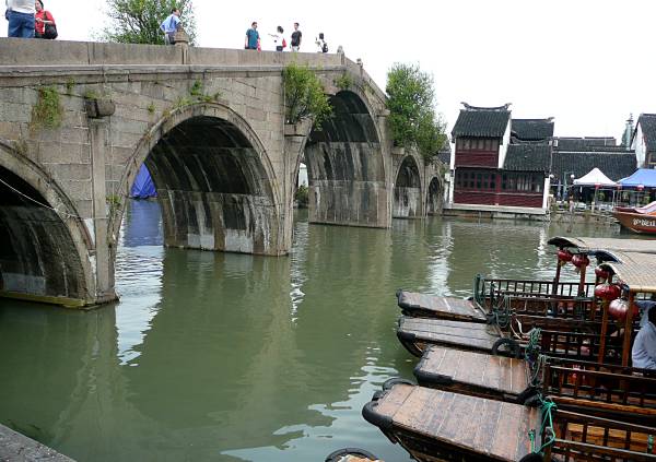 Fangsheng Bridge