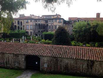 Lucca palazzi gardens