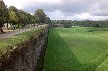 Lucca walls
